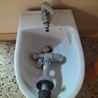  Set Bidet e lavandino con rubinetteria 