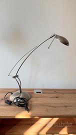 Lampada in metallo da scrivania Perenz