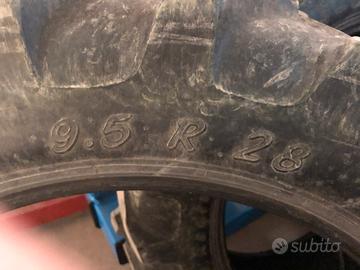 Gomme strette per trattore