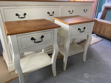 Mobili color crema insieme o separatamente