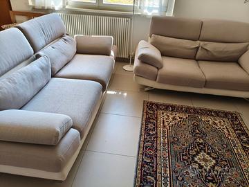 Due divani 2+3 posti