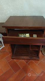 porta PC  in legno con ribaltina e vano richiu iC 