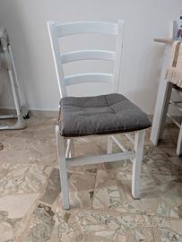sedie in legno bianche 