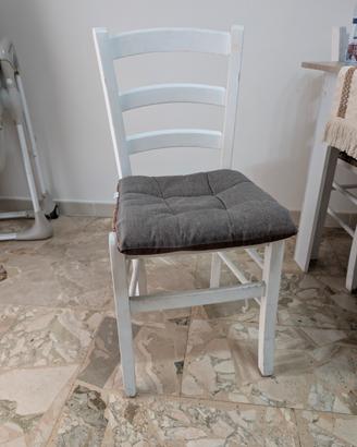 sedie in legno bianche 