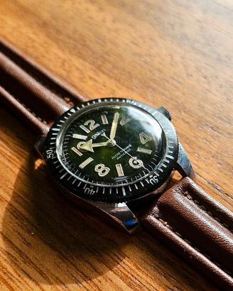 Skin Diver Bachelite Gallion