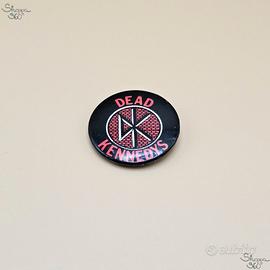 Spilla della band con logo DEAD KENNEDYS