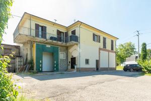 4 LOCALI A GUIGLIA