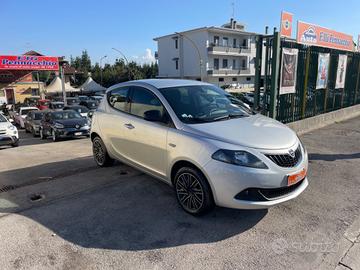 Lancia Ypsilon 2021 Gold