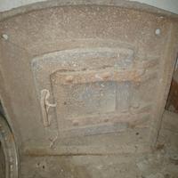 Porta in ghisa per forno antico