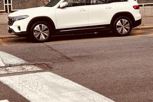 Mercedes EQB 250+ Sport 2023 - 5 posti - 24.000 km