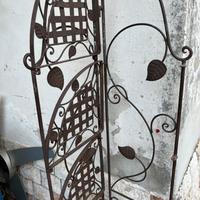 Angoliera in ferro battuto