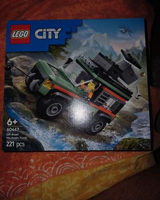 LEGO City Fuoristrada di Montagna 4x4 (60447).