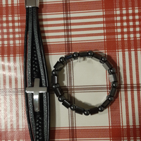 2 bracciali braccialetti, uno cuoio, uno ematite
