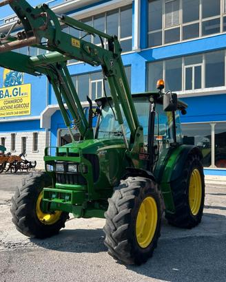 John Deere 5090 M con caricatore JD583
