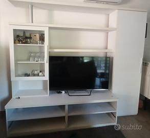 Salone parete attrezzata 