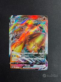Carta Pokémon Blaziken VMAX 021/122 RRR