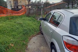 Porzione fabbricato rurale inagibile con terreno