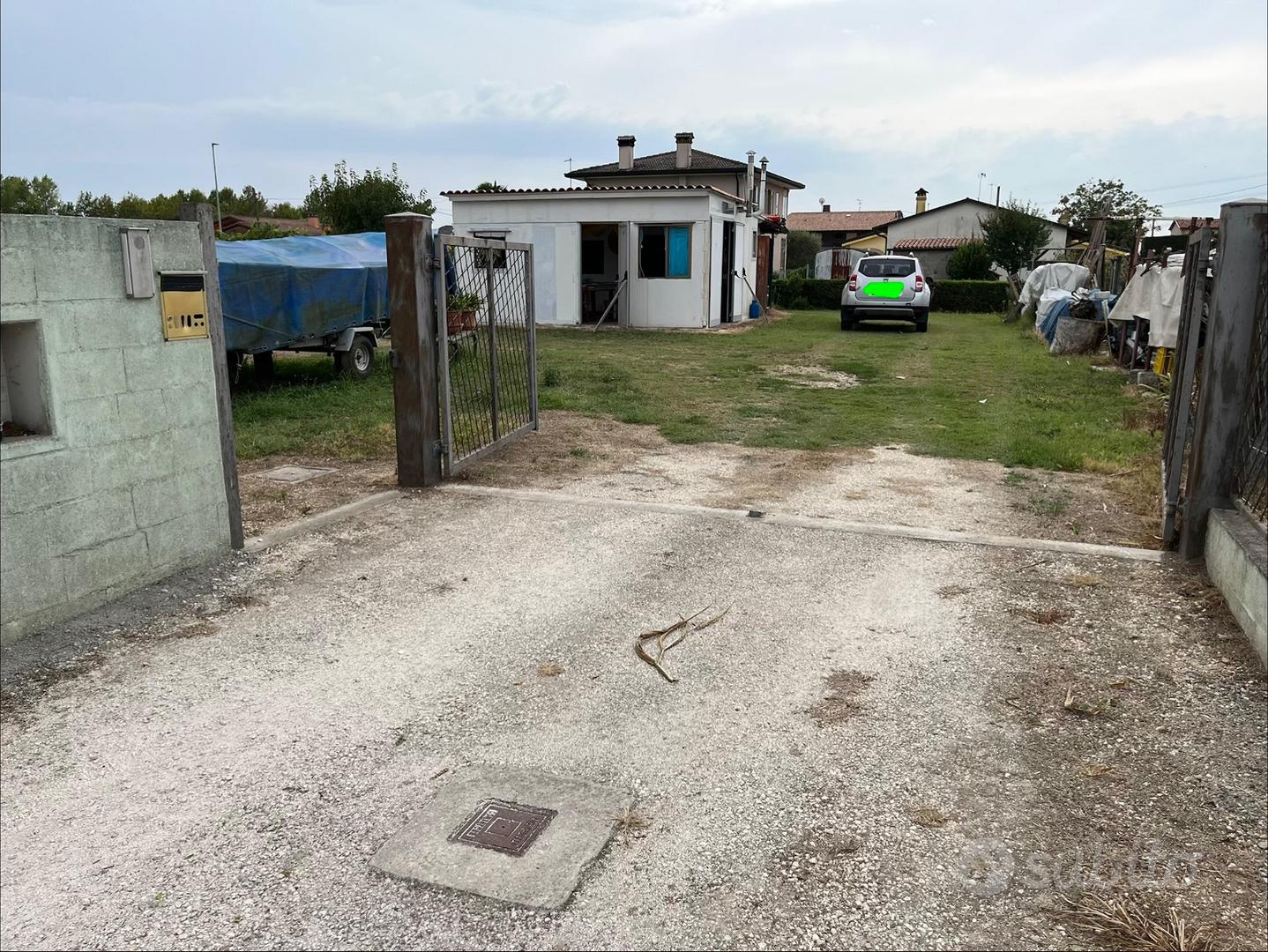 Terreno edificabile recintato con magazzino civico - Vista 3