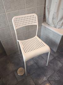 SEDIA IN METALLO E PLASTICA BIANCA – DESIGN MODERN