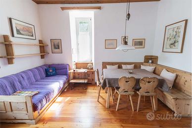 ZONA VIA CADORNA: TRILOCALE IN CASA STORICA CON GI