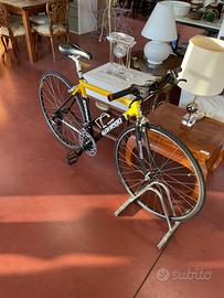 bicicletta da corsa a marchio Sonego in carbonio