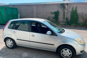 FORD FIESTA 2005 GRIGIA