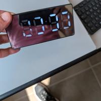 Orologio con telecamera spia