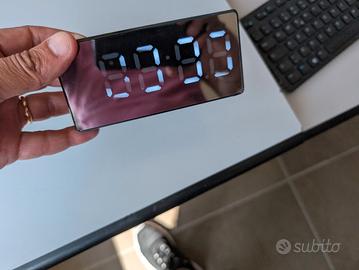 Orologio con telecamera spia