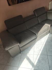 divano con penisola a destra come da foto