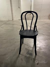 Sedia nera stile Thonet in plastica