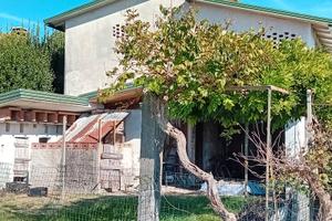 Magazzino agricolo terreno residenziale