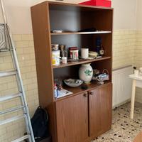 Libreria con sportelli