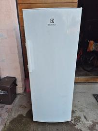 CONGELATORE VERTICALE ELECTROLUX EUF2205AOW H 155