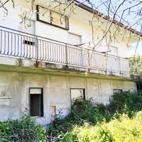 Casa singola divisibile in 4 appartamenti