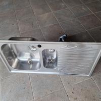 Lavandino in acciaio