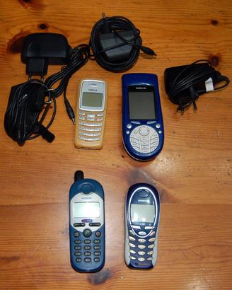 Telefonini siemens, nokia e carica batteri vintage