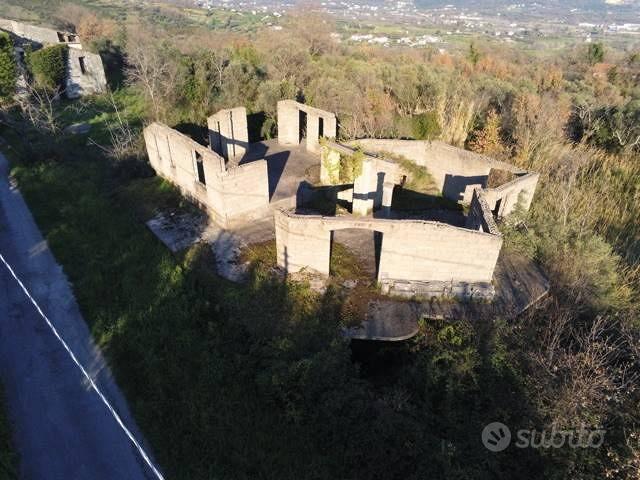 Rustico / Casale di 170 m² con più di 5 locali a S - Vista 2