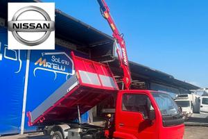 NISSAN 35 CON GRU E RIBALTABILE Trilaterale