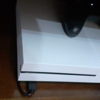 Xbox One s con due joystick