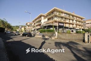 Appartamento di 100 m² con 3 locali a Aci Catena