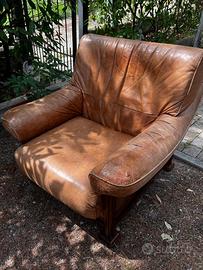Poltrona vintage in pelle e legno