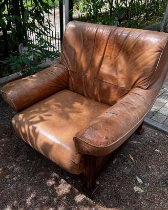 Poltrona vintage in pelle e legno