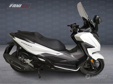 HONDA Forza 125 -