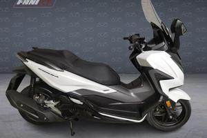 HONDA Forza 125 -