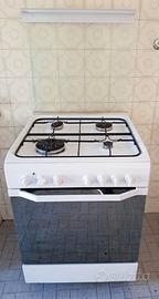 cucina indesit  4 fuochi