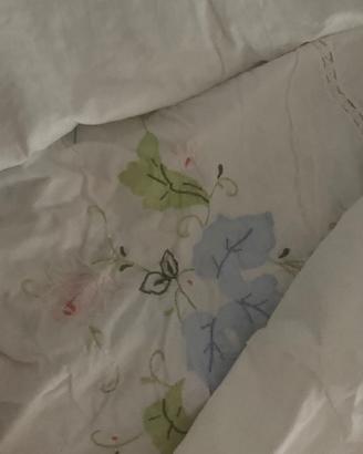 Corredo antico vintage due copriletto tre tovaglie