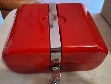 Cassettina di sicurezza rossa vintage 