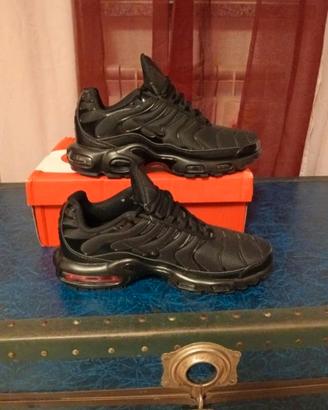 NIKE SQUALO TOTAL BLACK