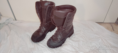 Anfibi militari caccia