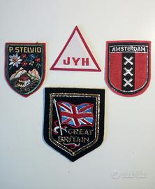 Stemmi in stoffa ricamati